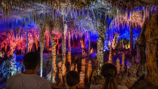 Visita guiada por las cuevas dels Hams